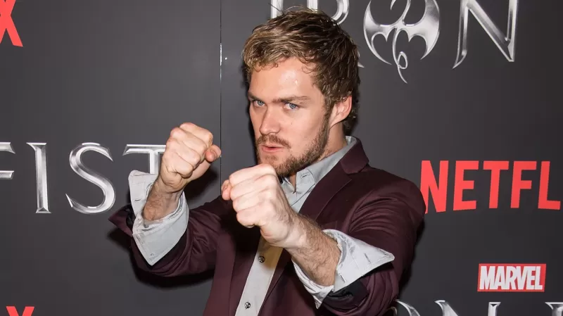 Finn Jones riconosce le critiche a pugno di ferro, mira a dimostrare i dubbiosi sbagliati