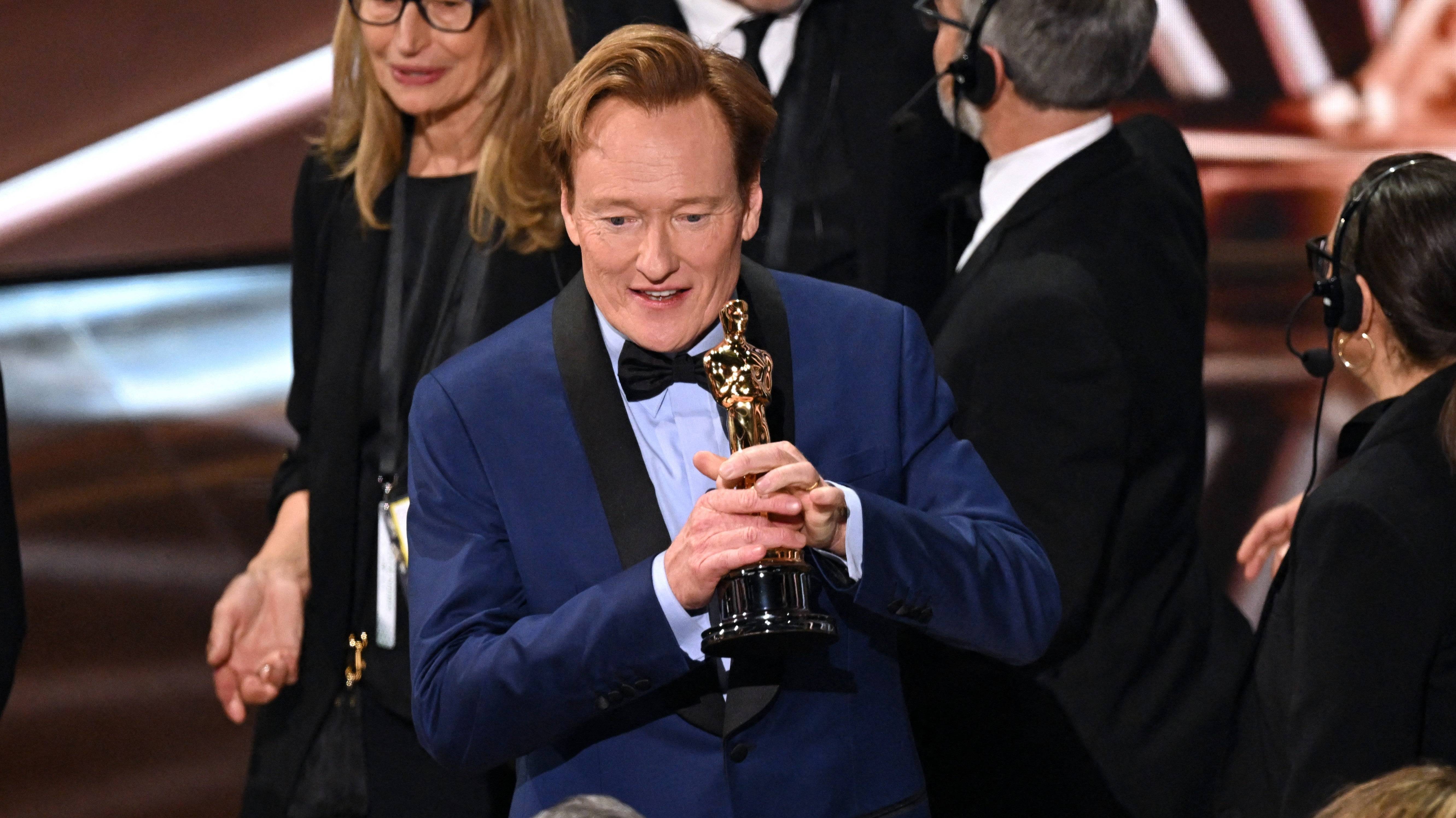 “柯南·奧布萊恩（Conan O'Brien）在宣傳中揭露了奧斯卡雕像的奇數學院規則”
